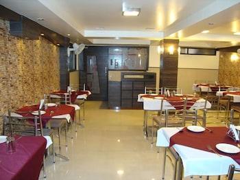 Raghav Palace 1 Km Junction & Bus Stand Sindhi Camp Hotel 2*