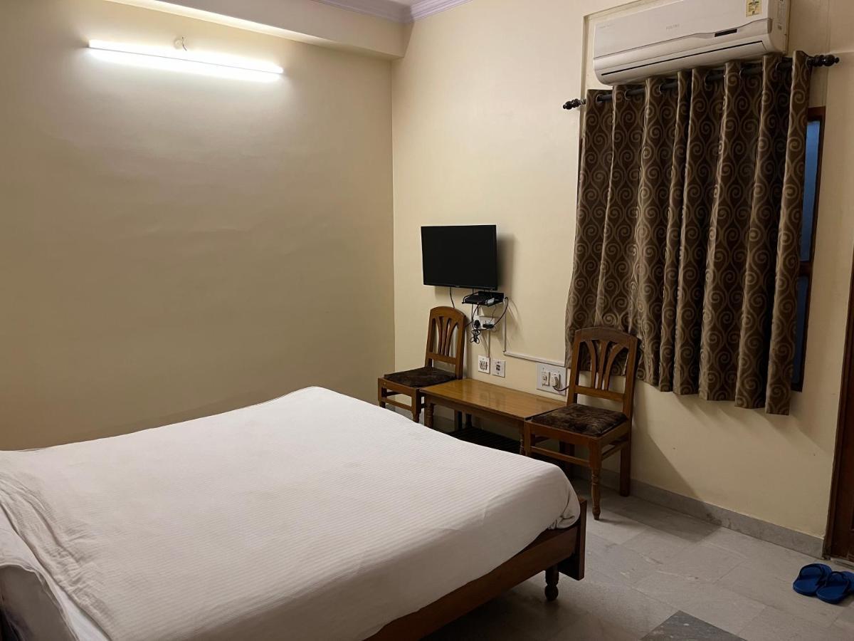 Hotel Raghav Palace 1 Km Junction & Bus Stand Sindhi Camp