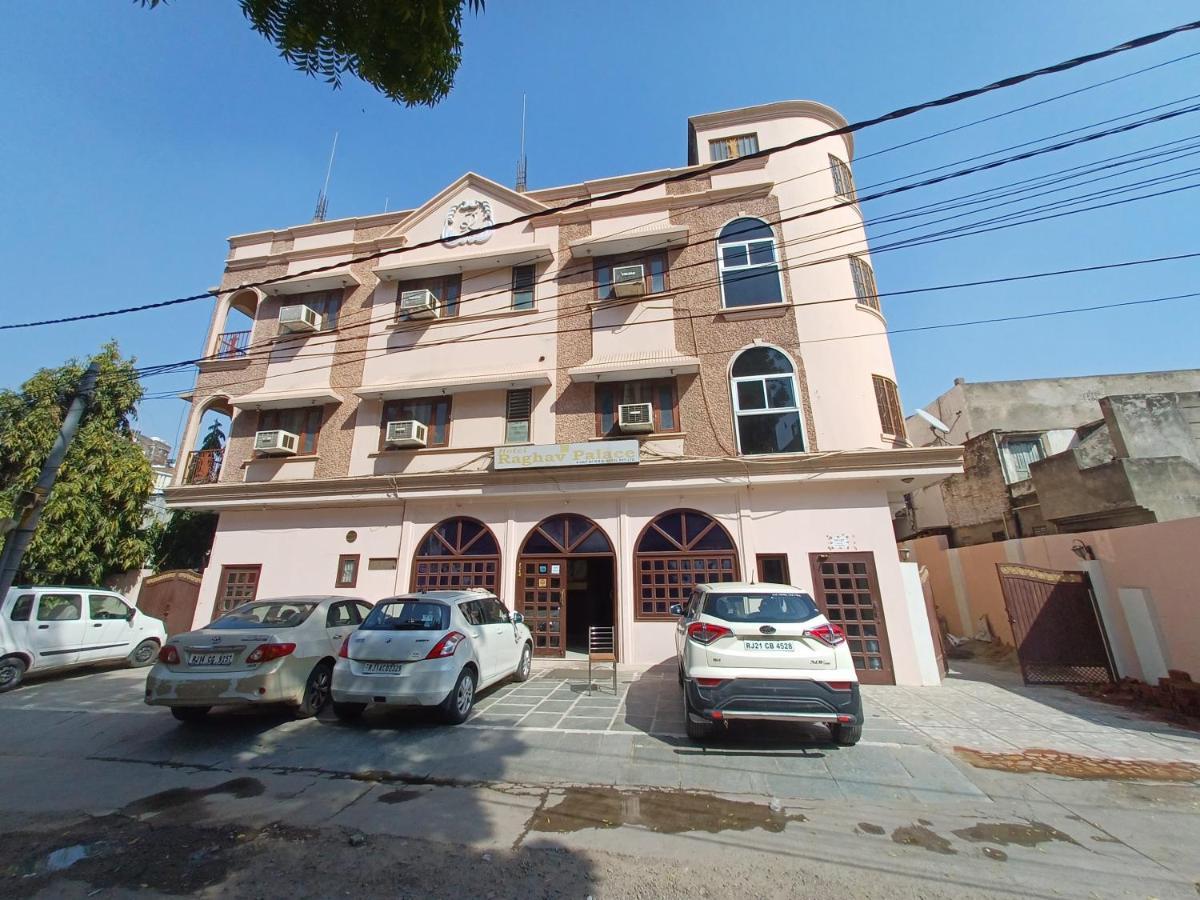 Raghav Palace 1 Km Junction & Bus Stand Sindhi Camp 2*
