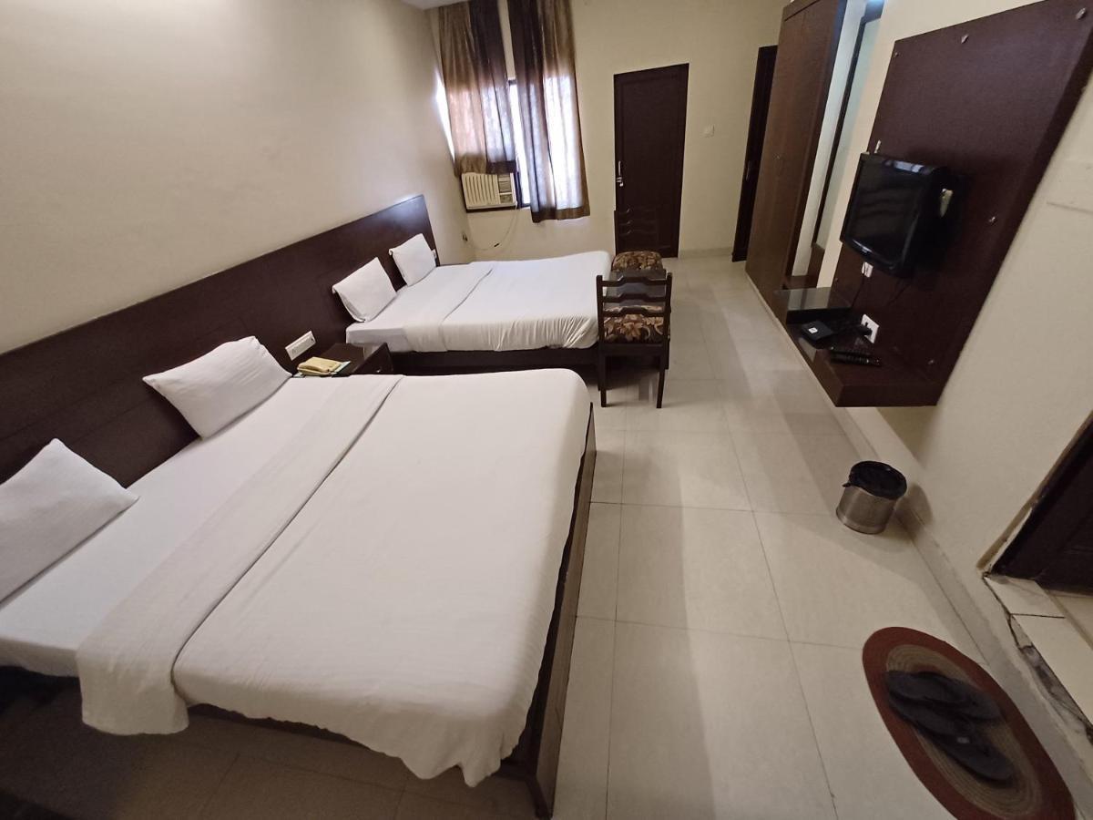 Hotel Raghav Palace 1 Km Junction & Bus Stand Sindhi Camp 2*
