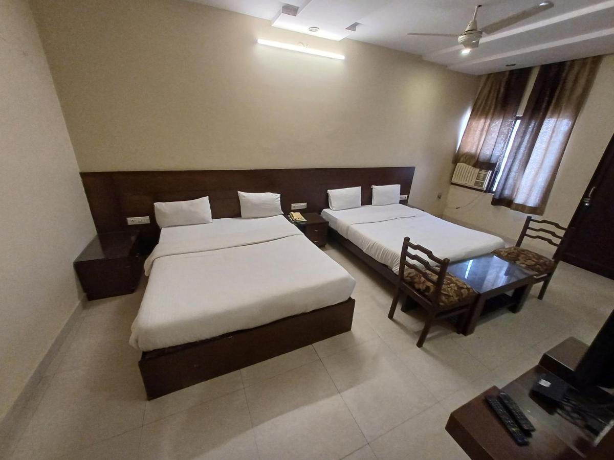 Raghav Palace 1 Km Junction & Bus Stand Sindhi Camp Hotel 2*