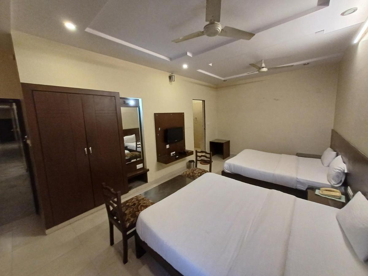 Raghav Palace 1 Km Junction & Bus Stand Sindhi Camp Jaipur