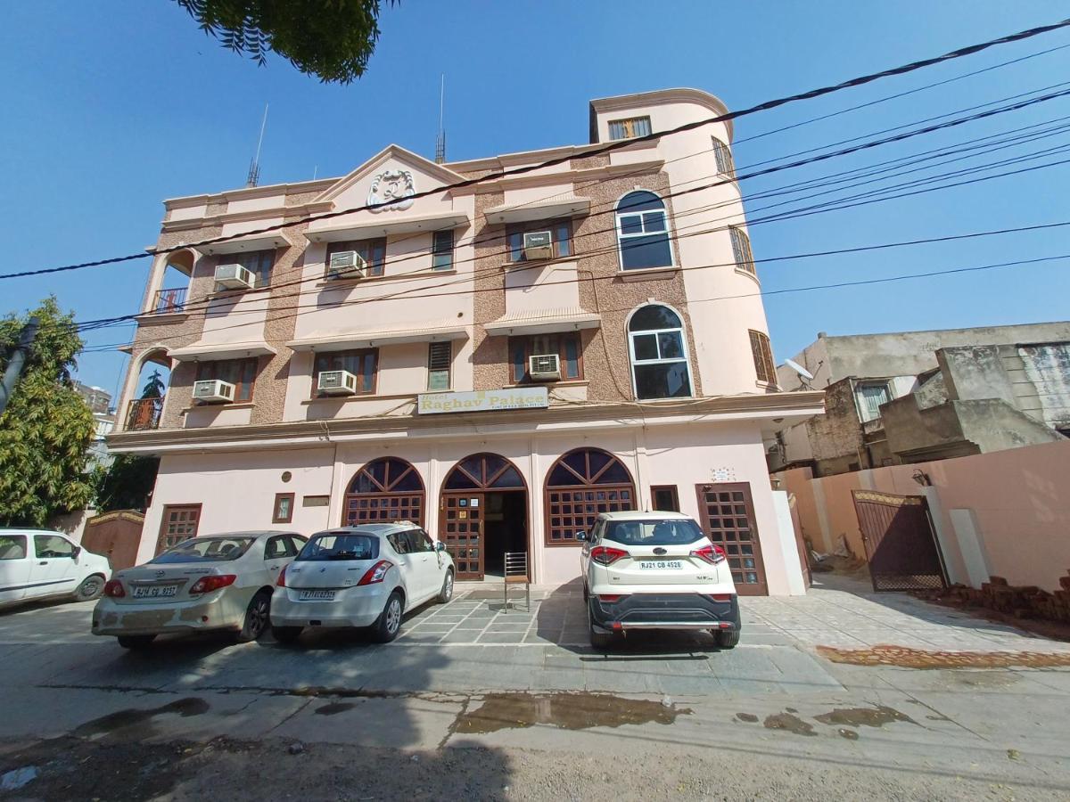 Raghav Palace 1 Km Junction & Bus Stand Sindhi Camp Hotel 2*