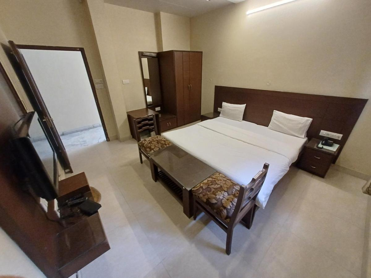 Raghav Palace 1 Km Junction & Bus Stand Sindhi Camp Jaipur