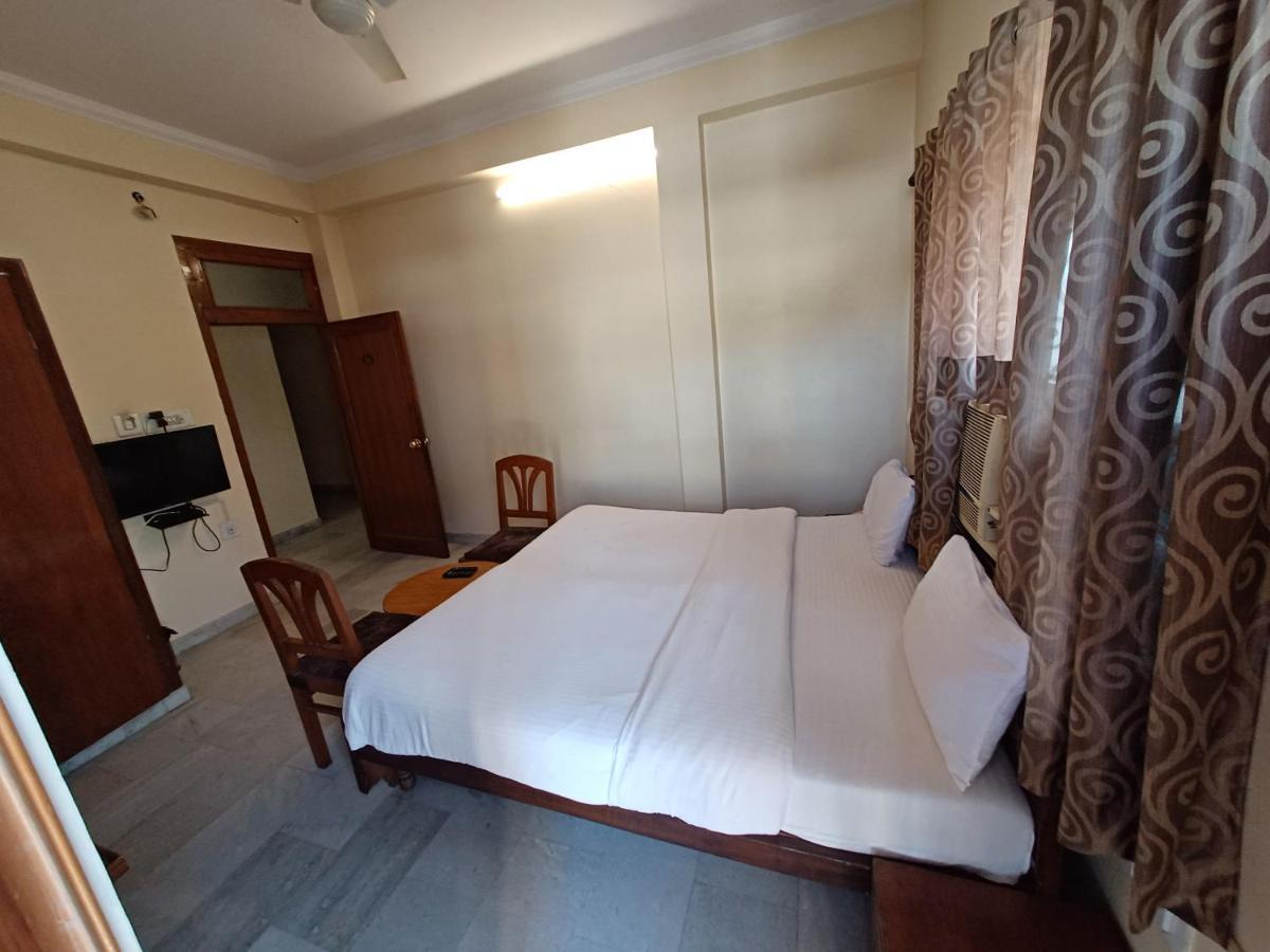 Raghav Palace 1 Km Junction & Bus Stand Sindhi Camp
