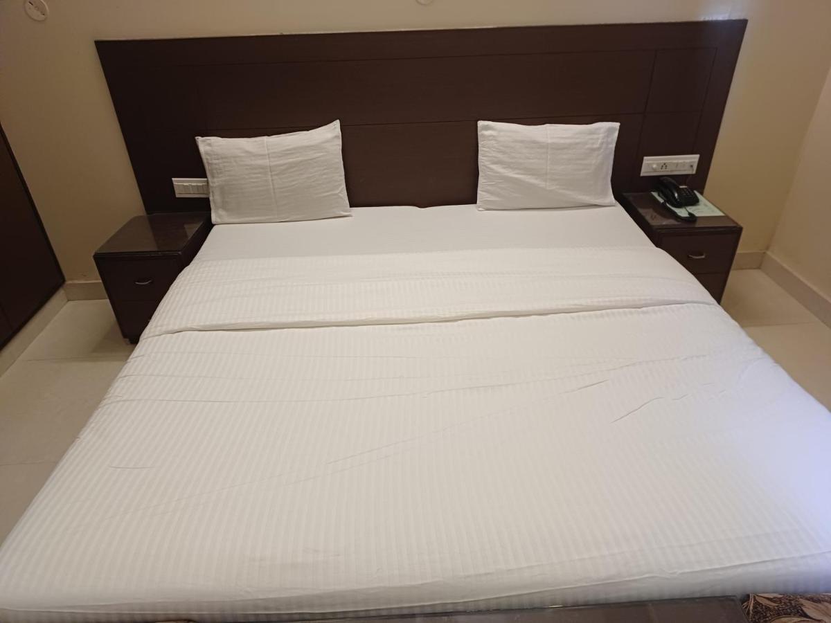 Raghav Palace 1 Km Junction & Bus Stand Sindhi Camp