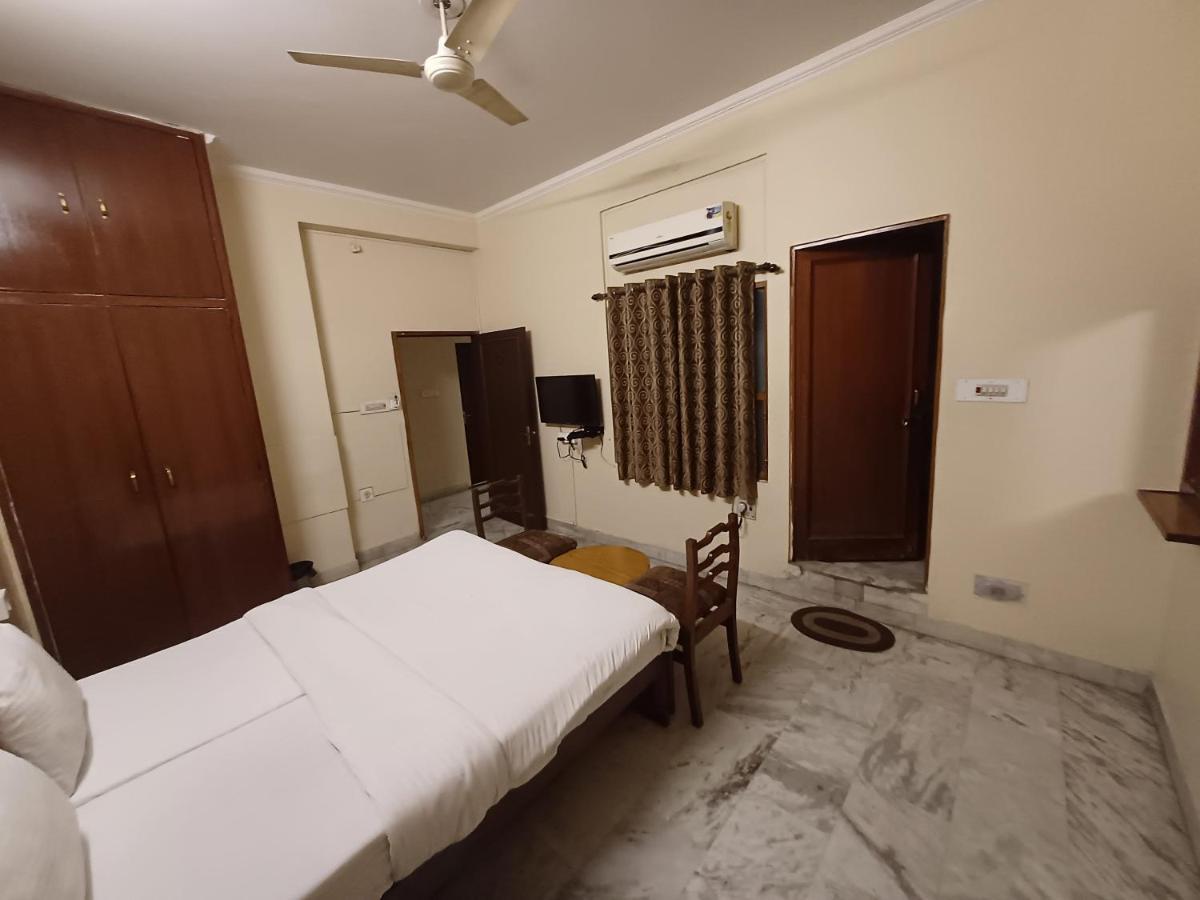 Raghav Palace 1 Km Junction & Bus Stand Sindhi Camp Hotel 2*