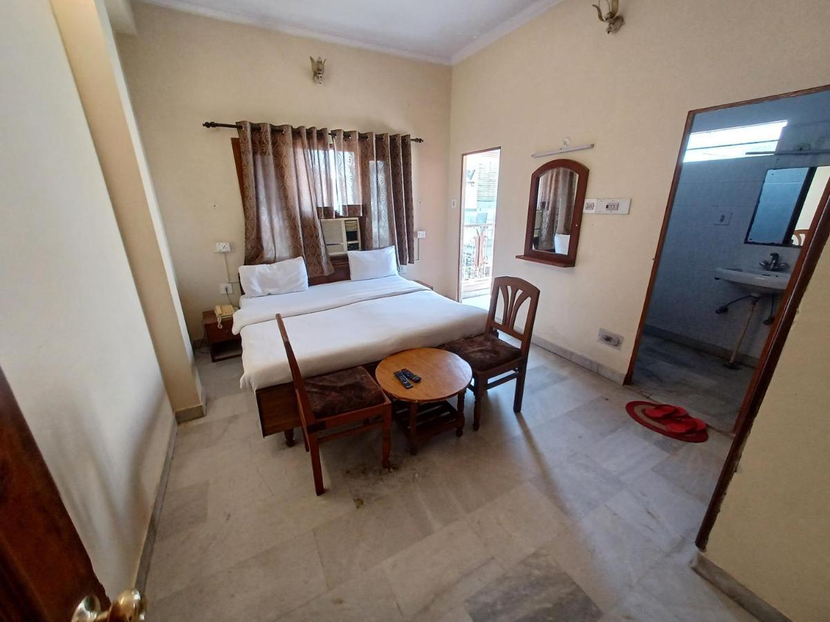 Hotel Raghav Palace 1 Km Junction & Bus Stand Sindhi Camp 2*